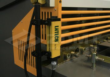 光幕保护.jpg 光幕保护.jpg