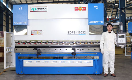 ZDPE.100吨3.2米电液伺服数控折弯机正面.jpg