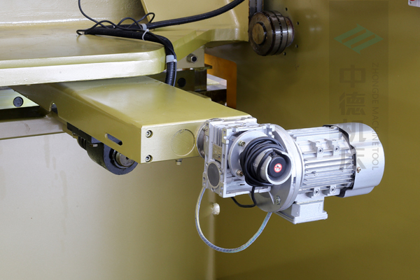 ZDG-632后挡料驱动结构,拥有强大扭矩.jpg ZDG-632后挡料驱动结构,拥有强大扭矩.jpg