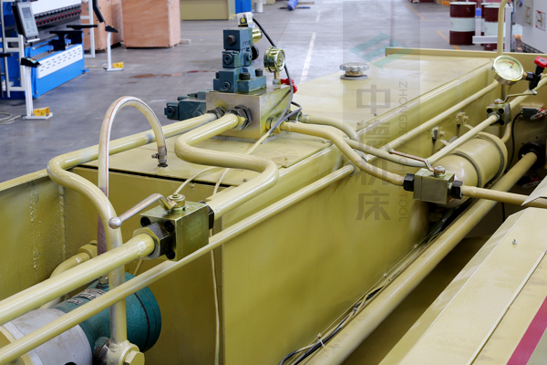 ZDG-632液压系统全金属管套连接,优质在于细节.jpg ZDG-632液压系统全金属管套连接,优质在于细节.jpg