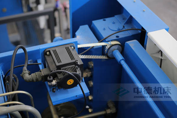 ZDPK-10032配有Y轴伺服定位功能,能精确有效提高Y轴精度,并使工作效率明显提高 ZDPK-10032配有Y轴伺服定位功能,能精确有效提高Y轴精度,并使工作效率明显提高