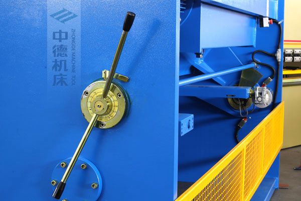 ZDS-2032剪板机刀片间隙手动调节器,刻度清淅,调节省力又简便.jpg ZDS-2032剪板机刀片间隙手动调节器,刻度清淅,调节省力又简便.jpg