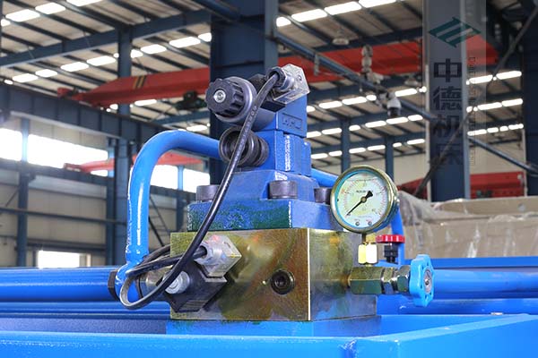 ZDS-2032采用国内高品质液压阀,不漏油,无故障,能实时显示油压,并采用全金属高压管连接保证质量.jpg ZDS-2032采用国内高品质液压阀,不漏油,无故障,能实时显示油压,并采用全金属高压管连接保证质量.jpg