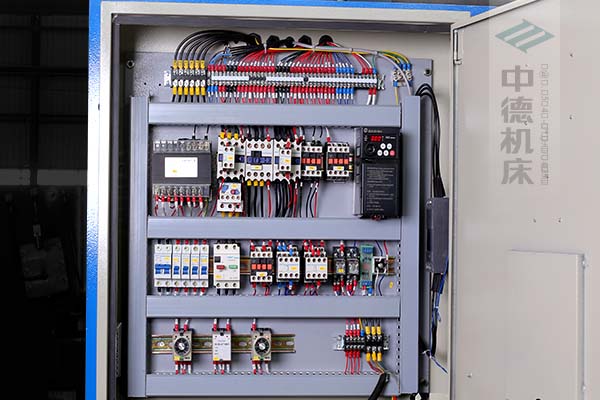 ZDS-2032采用正品电气元件,装有变频驱动,控制精确,稳定耐用寿命长.jpg ZDS-2032采用正品电气元件,装有变频驱动,控制精确,稳定耐用寿命长.jpg