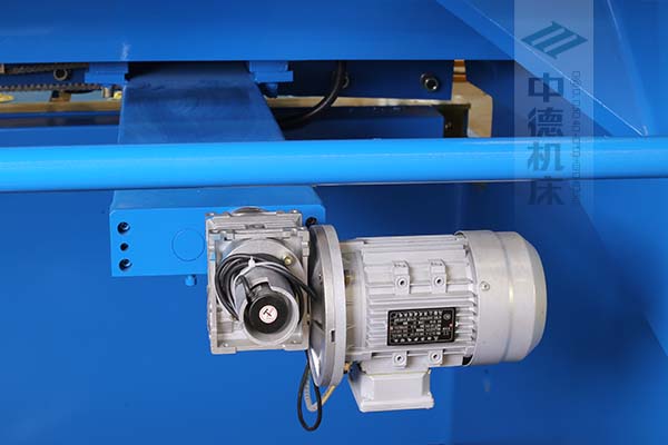 ZDS-2032后挡料AC电机与减速器一体,故障少,速度快.jpg ZDS-2032后挡料AC电机与减速器一体,故障少,速度快.jpg