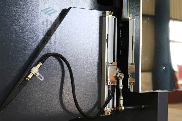 ZDPE8025采用进口光栅尺,高精度传感,Y轴位置数据反馈无延时.jpg ZDPE8025采用进口光栅尺,高精度传感,Y轴位置数据反馈无延时.jpg