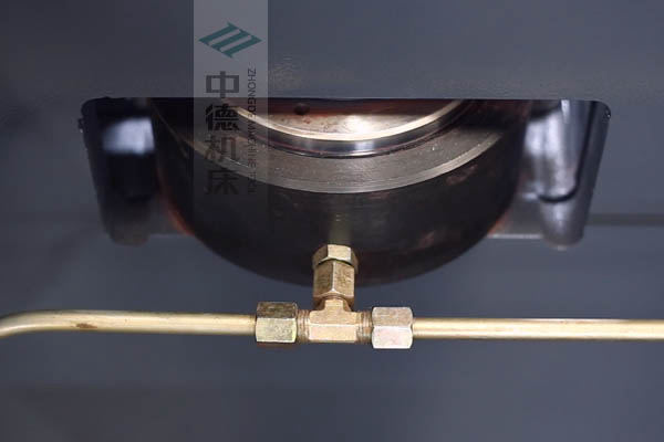 ZDPE8025高精度液压挠度补偿,高品质油缸,有效补偿中间位置角度偏差.jpg ZDPE8025高精度液压挠度补偿,高品质油缸,有效补偿中间位置角度偏差.jpg