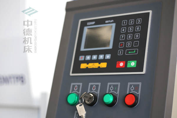 ZDPK-20032-E200P数控系统.jpg ZDPK-20032-E200P数控系统.jpg