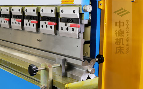 ZDPK-20032-标配高精度模具快夹,换模速度快5倍.jpg ZDPK-20032-标配高精度模具快夹,换模速度快5倍.jpg