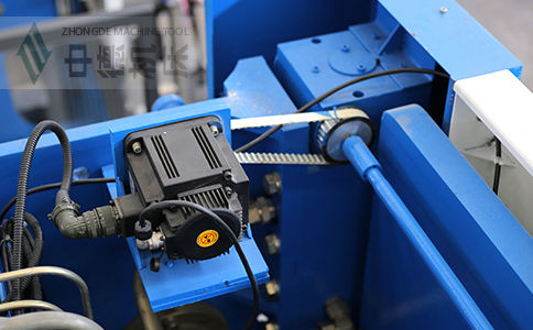 ZDPK-20032配有Y轴伺服定位功能,能精确有效提高Y轴精度,并使工作效率明显提高.jpg ZDPK-20032配有Y轴伺服定位功能,能精确有效提高Y轴精度,并使工作效率明显提高.jpg